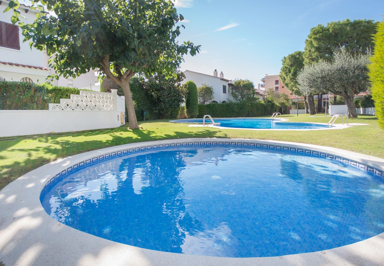Townhouse in Calafell - R17 Semi-detached house with garden 50m from the beach Calafell