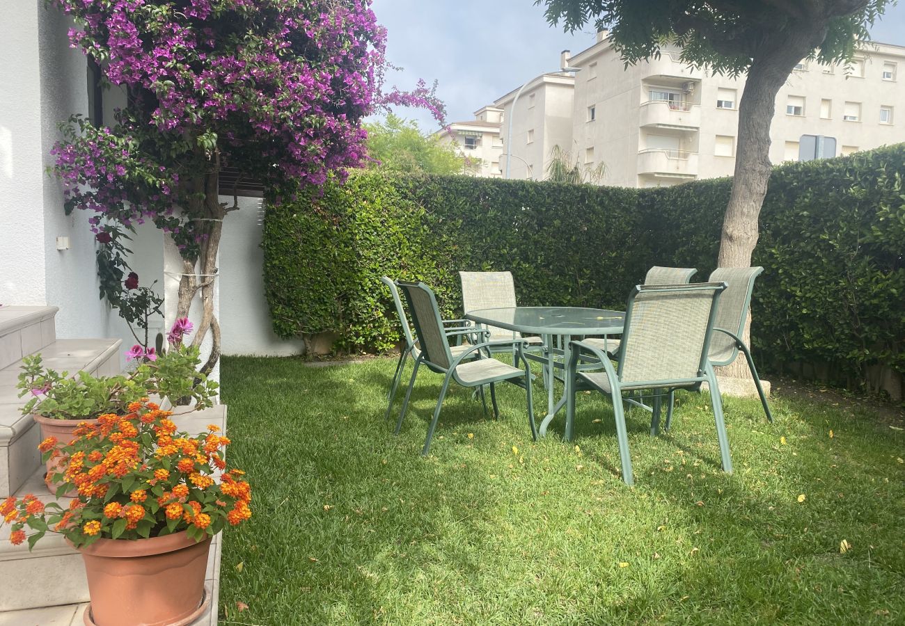 Townhouse in Calafell - R17 Semi-detached house with garden 50m from the beach Calafell