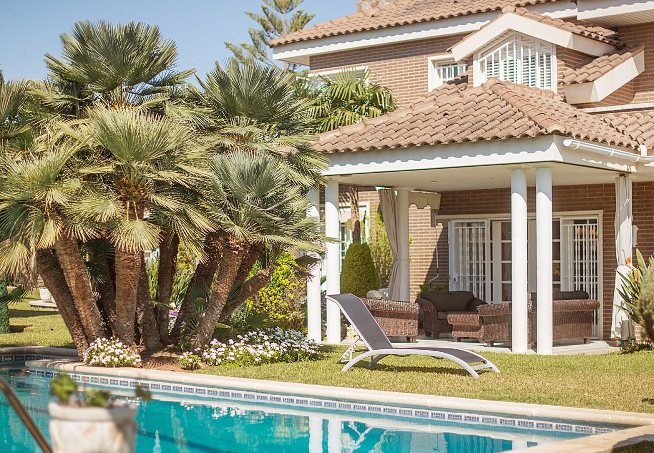 Villa in Calafell - R60 Magnificent house with pool and garden 800m from the Calafell beach