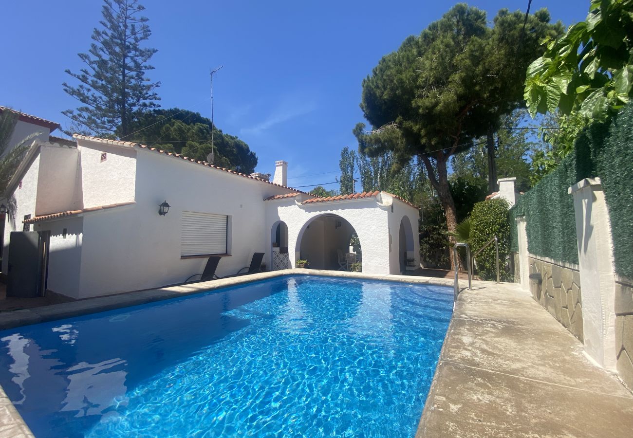 Villa in Calafell - R94 Spacious house on the ground floor with pool 50 m from the Calafell beach