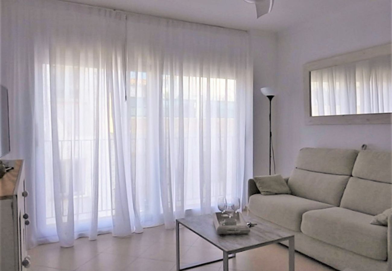 Apartment in Torremolinos - carihuela calle 1