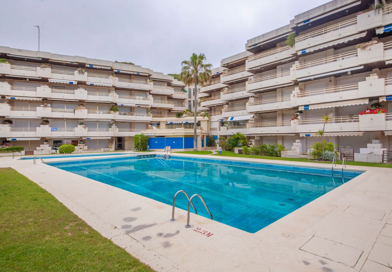 Apartment in Salou - TH115 Family apartment in front of the beach with capacity for 6 people.