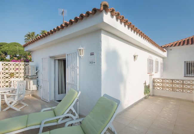 Villa in Cambrils - TH11 A beautiful house surrounded by a beautiful garden on Ardiaca beach.