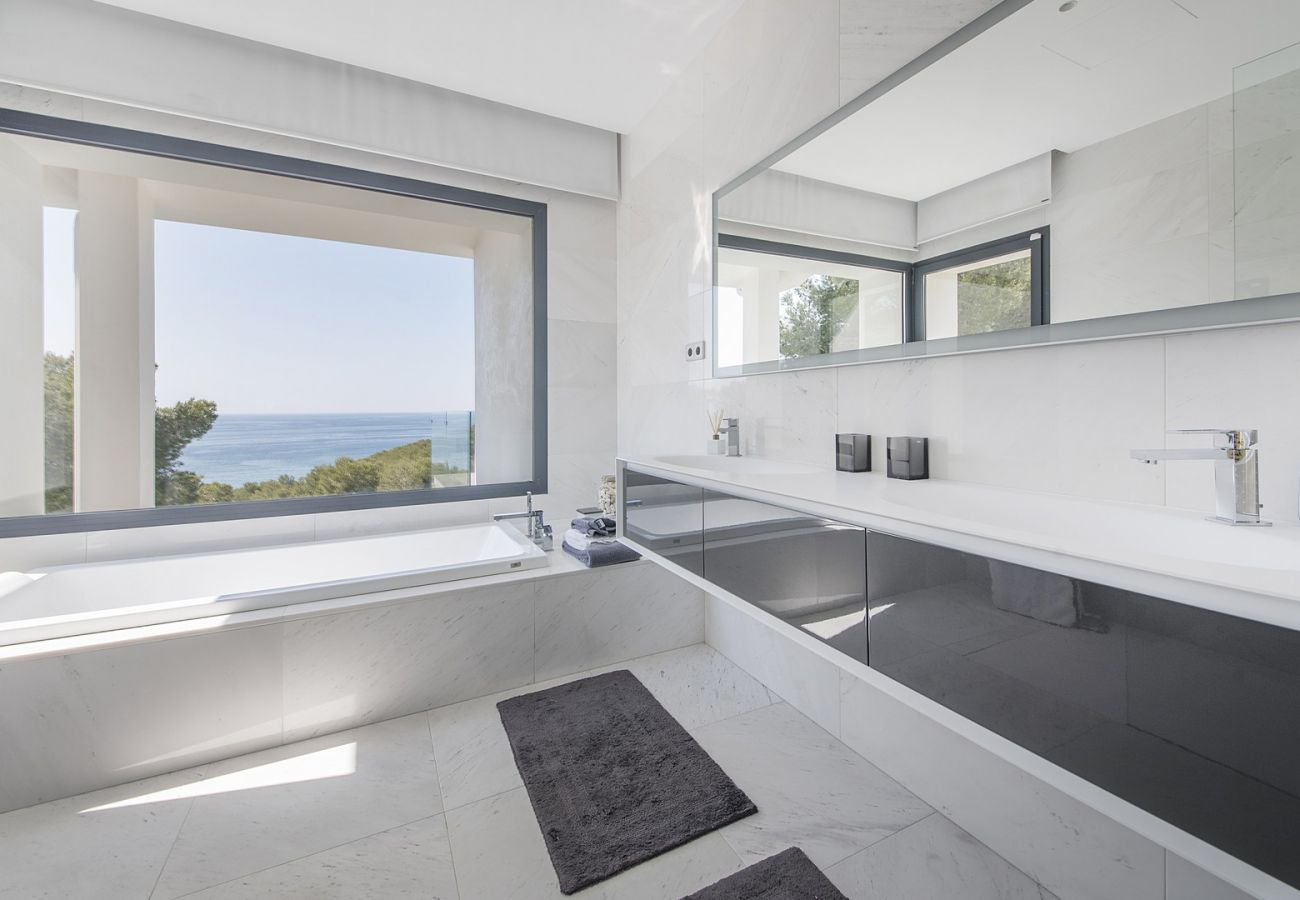 Villa in Tarragona - TH85 Exclusive villa with sea views 200m to the beach