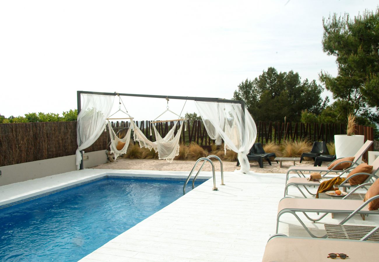 Villa in Tarragona - TH70 Modern villa for 6 people with sea views 200m to the beach