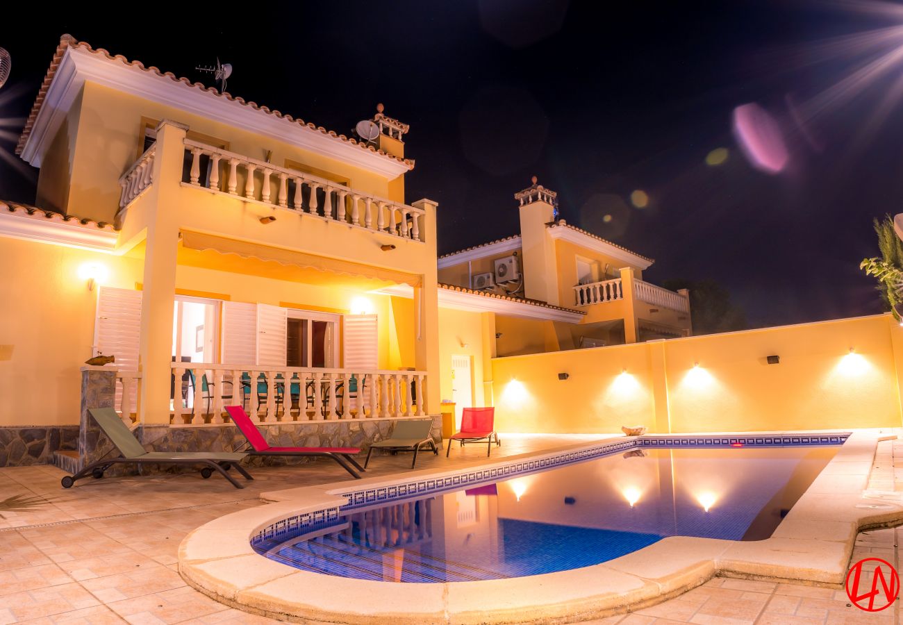 Villa in Ametlla de Mar - Villa Shani: Private pool-3 bedooms-Free Wifi-Close to the nice beaches of Las 3 Calas