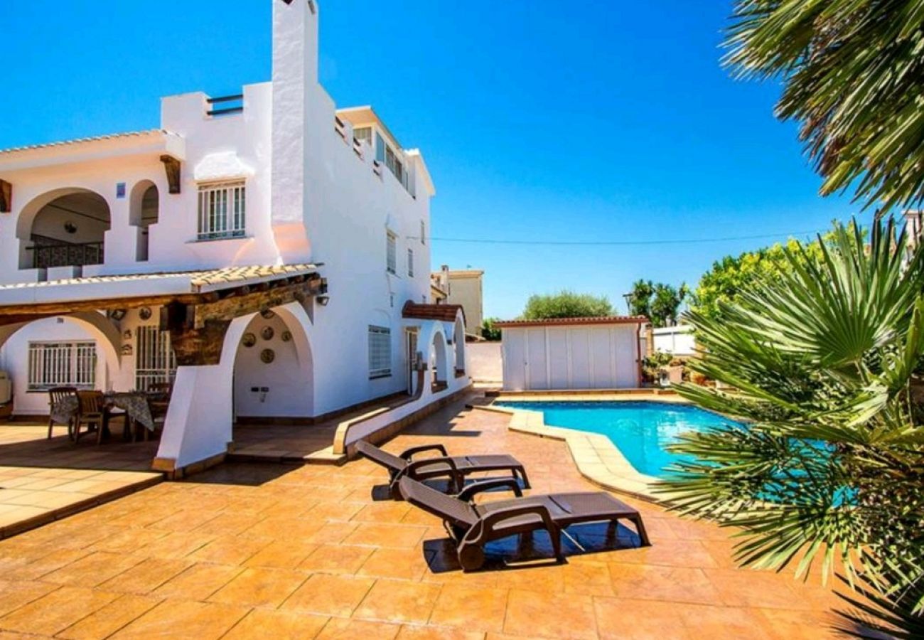 Townhouse in Cunit - R116 Large house with private pool 10 minutes from the beach