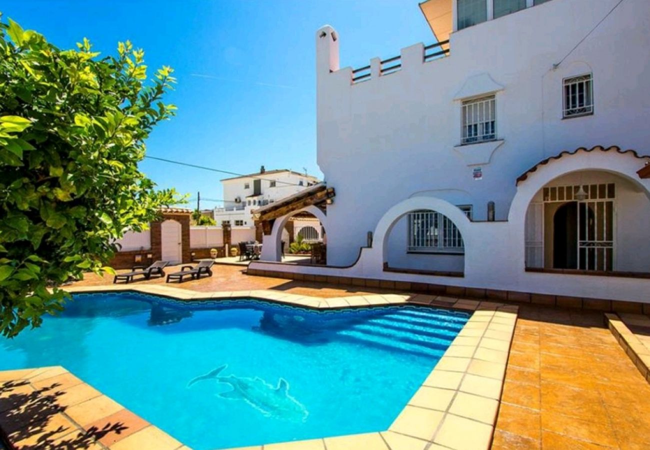 Townhouse in Cunit - R116 Large house with private pool 10 minutes from the beach