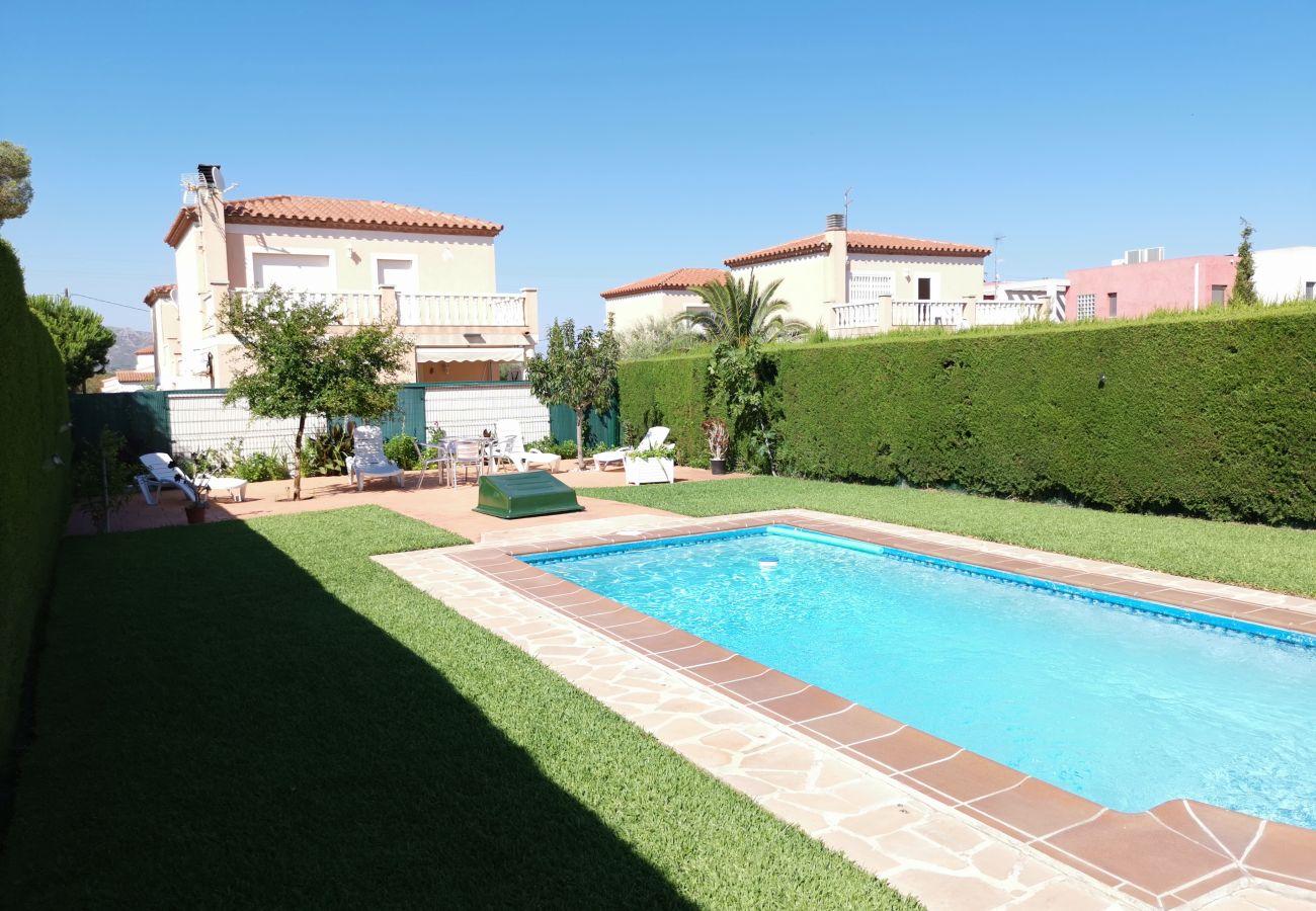 Villa in Ametlla de Mar - Villa Ametlla 12:Secure Private Pool-Garden & BBQ-Near beaches Las 3 Calas-Free Wifi