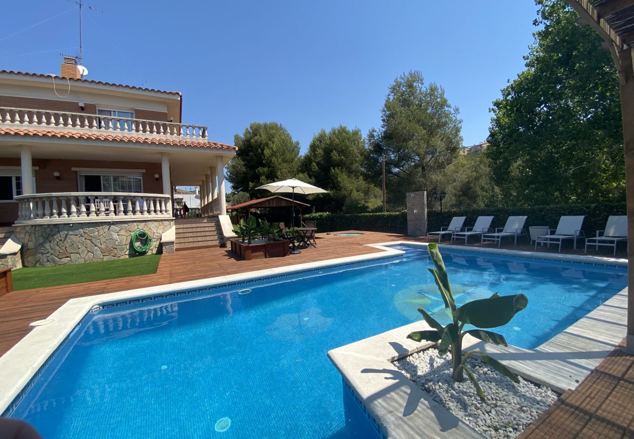 Villa in Segur de Calafell - R119 Grande maison pour 12 personnes avec jardin et piscine