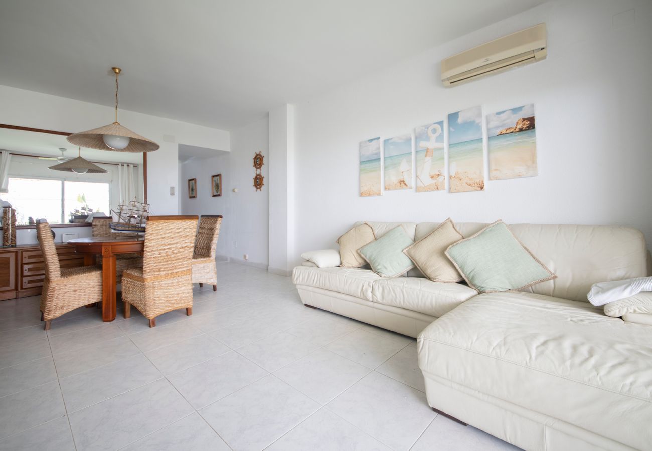 Apartment in Coma-Ruga - R126 Beachfront apartment with terrace and pool