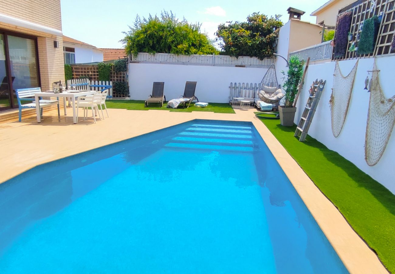 Villa in Calafell - R127 Modern house with pool and air conditionner