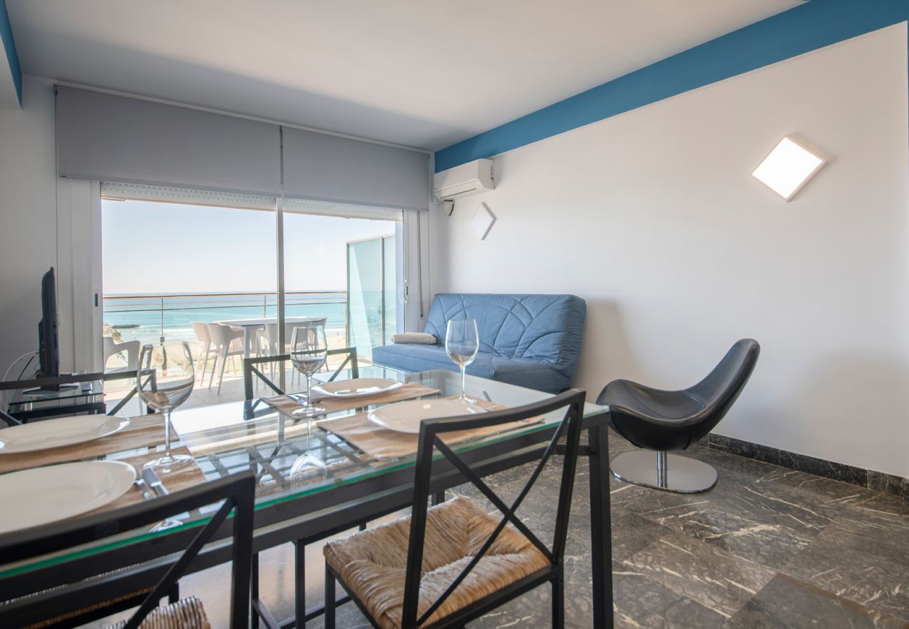 Apartment in Segur de Calafell - R130 Beachfront Apartment Port