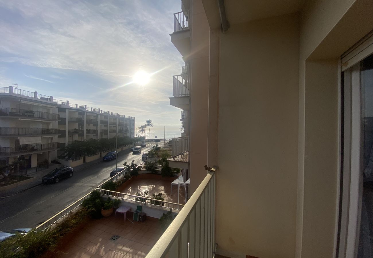 Apartment in Segur de Calafell - R137 Apartment with terrace in front of the beach
