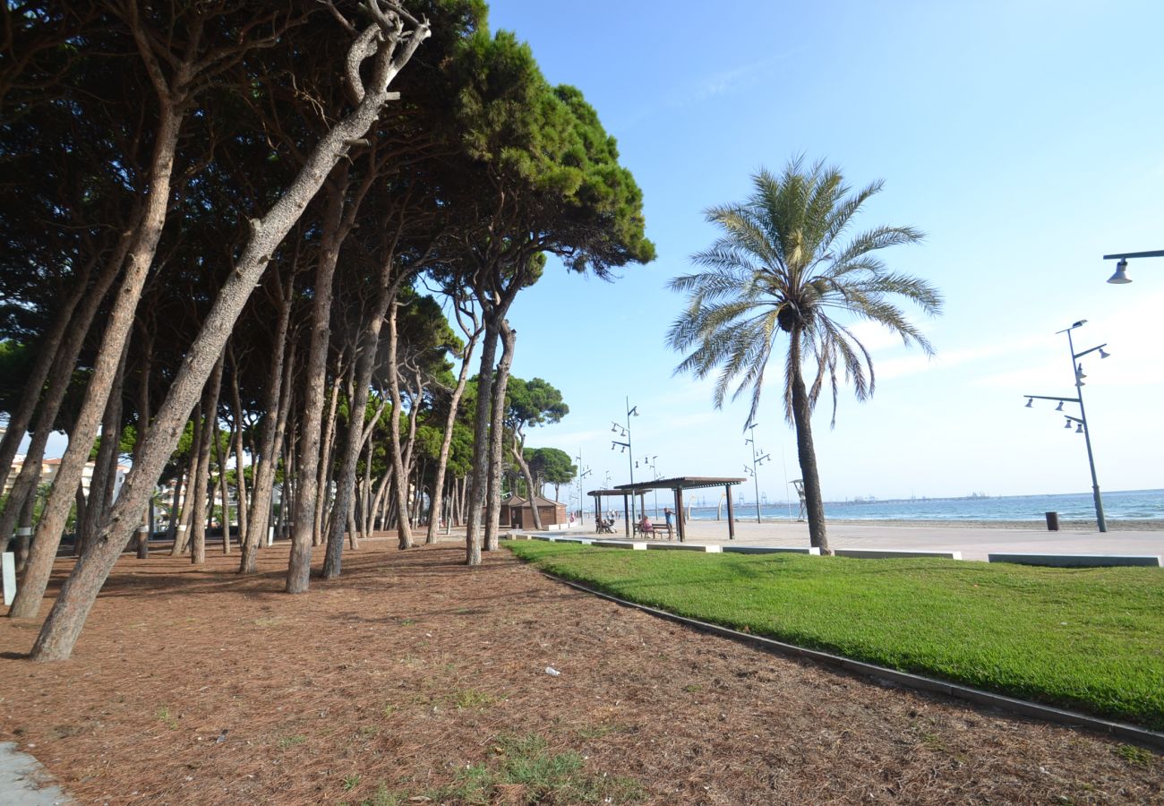 Appartement à La Pineda - Caspel: Terrasse vue mer-Devant plage La Pineda-Clim gratuite