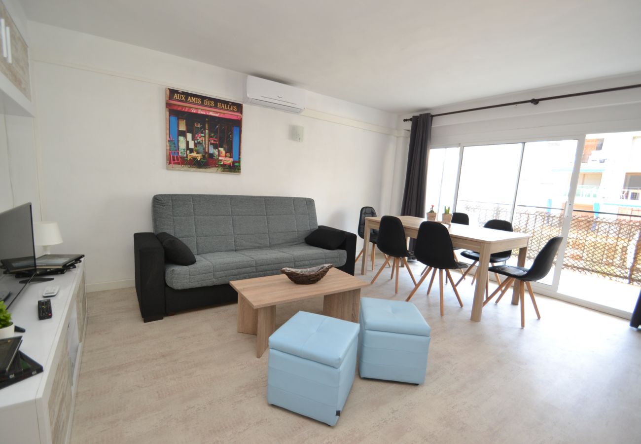 Appartement à Salou - Rosana:Centre touristique Salou-Plage 250m-Grande terrasse-climatisation,wifi,linge,satellite inclus  