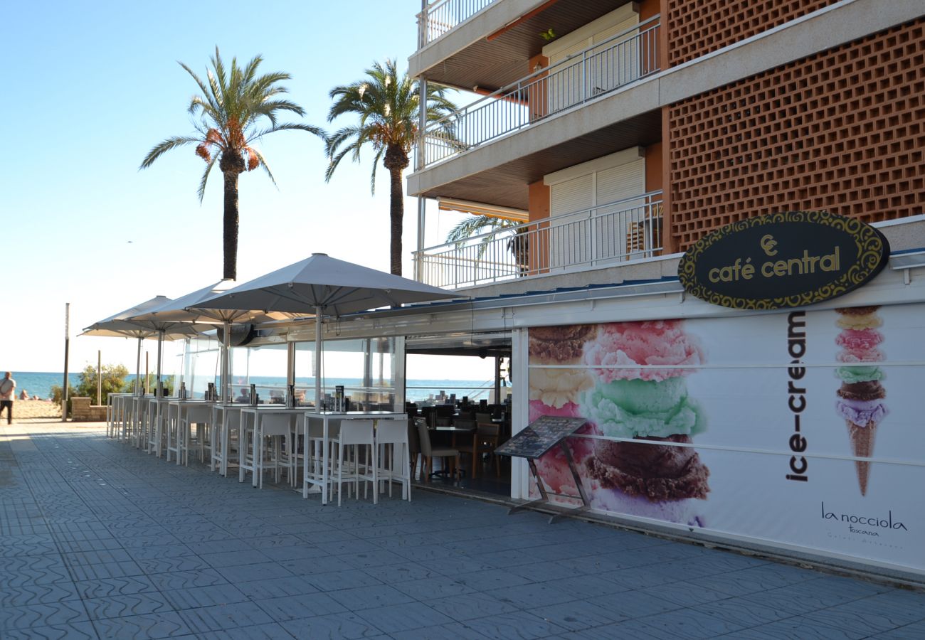 Appartement à Cambrils - Sol España T1: 1ère ligne plage Cambrils-Piscine-Clim,Wifi gratuit