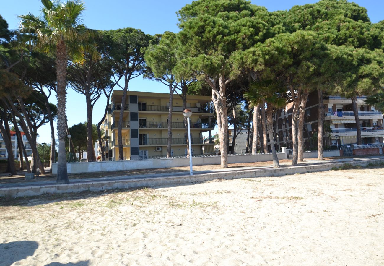 Appartement à Cambrils - Pins i Mar:Terrasse-Devant plage Cambrils-Wifi,clim,satellite,linge inclus