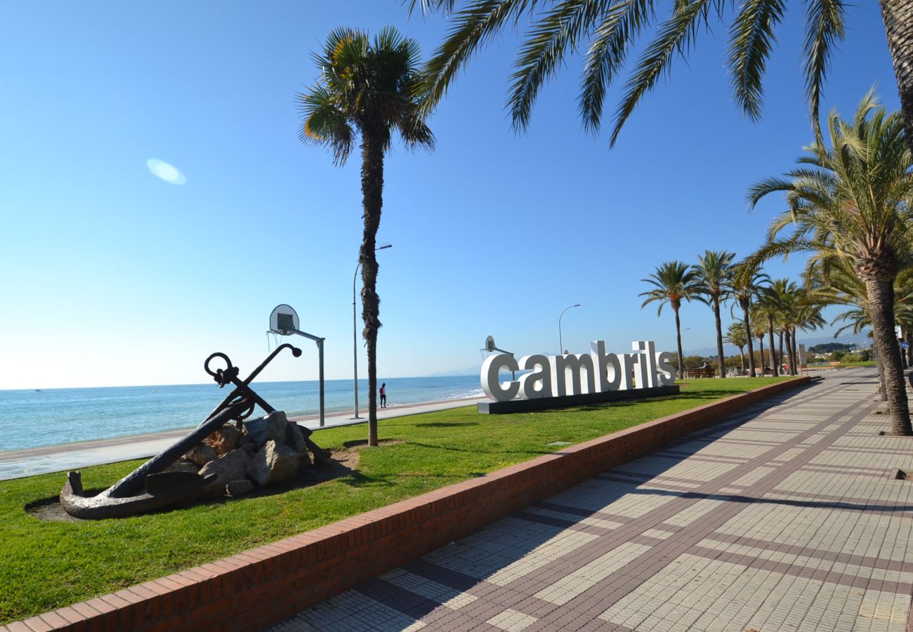 Appartement à Cambrils - Pins i Mar:Terrasse-Devant plage Cambrils-Wifi,clim,satellite,linge inclus