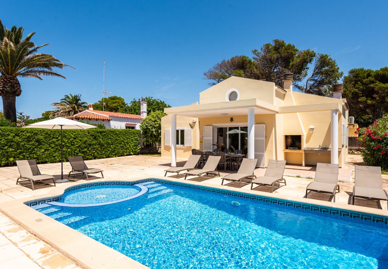 Villa à Cala Blanca - Villa de 4 chambres au rez-de-chaussée avec piscine privée