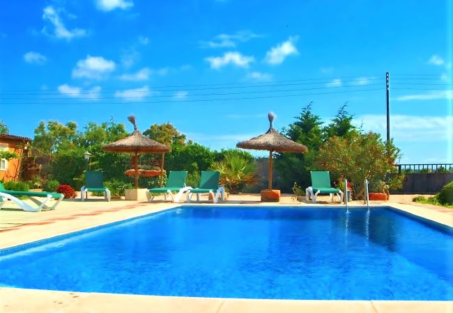 Domaine à Campos - Can Bril 409 finca rustique avec piscine privée, terrasse, jardin et WiFi