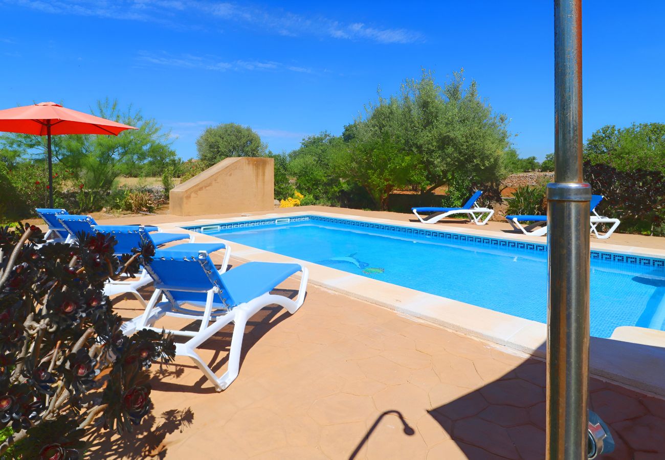 Domaine à Es Llombards - Can Cova 413 finca rustique avec piscine privée, terrasse, climatisation et WiFi
