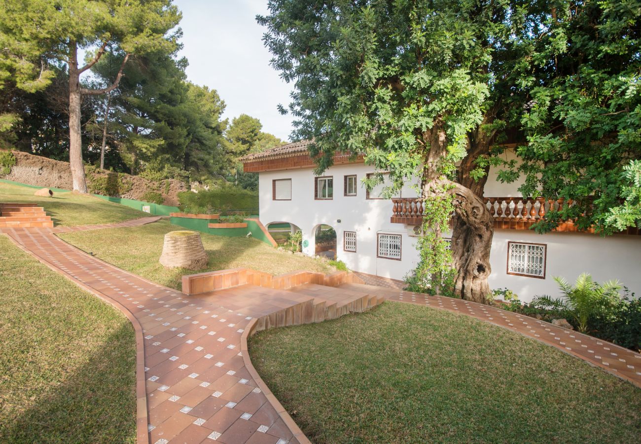Villa à Calafell - R1 Grande maison de 6 chambres avec piscine, tennis et jardin