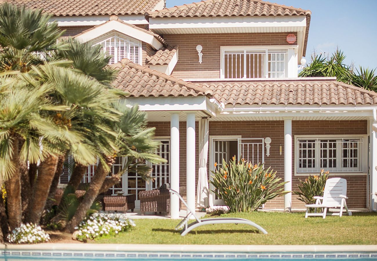 Villa à Calafell - R60 Magnifique maison avec piscine et jardin à 800m de la plage de Calafell