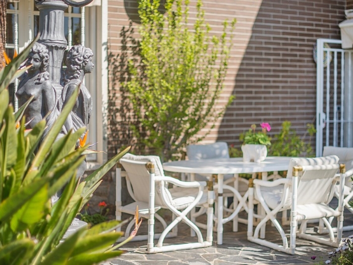 image R60 Villa con jardín y piscina 10