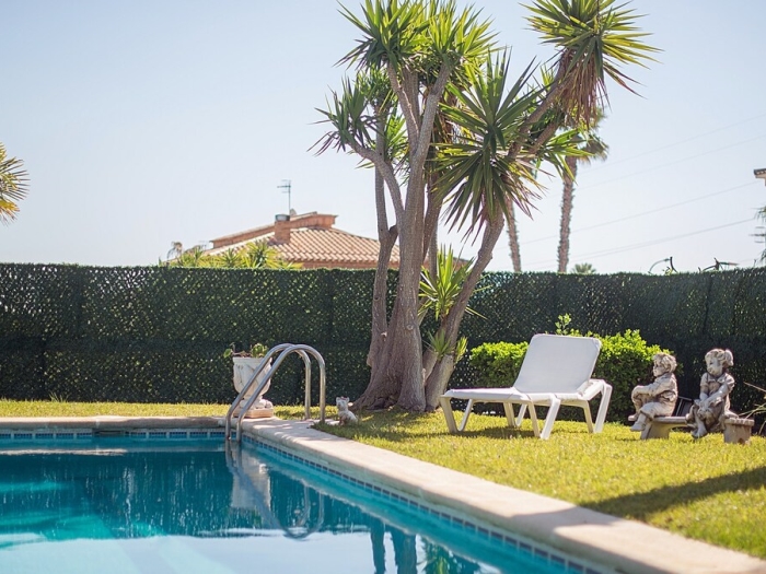 image R60 Villa con jardín y piscina 12