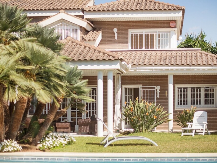image R60 Villa con jardín y piscina 14