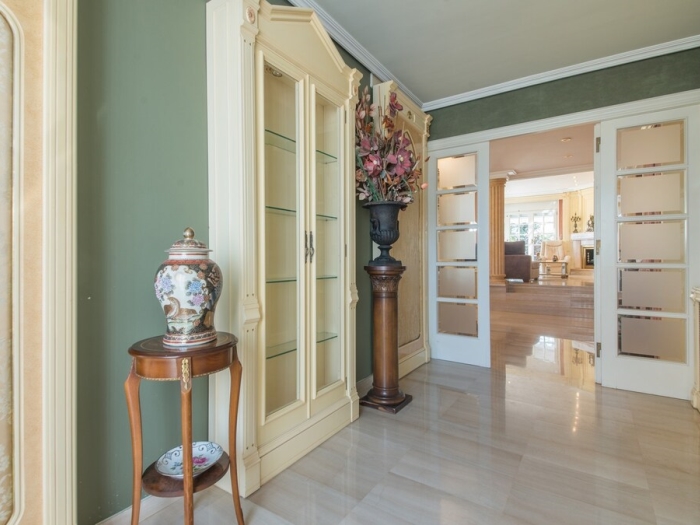 image R60 Villa con jardín y piscina 16