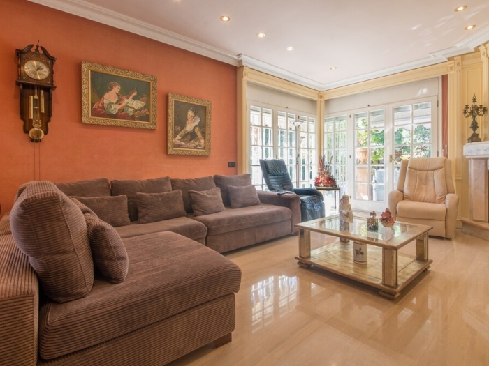 image R60 Villa con jardín y piscina 19