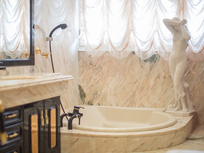 image R60 Villa con jardín y piscina 32