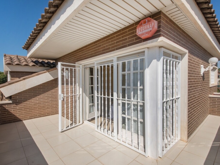 image R60 Villa con jardín y piscina 40