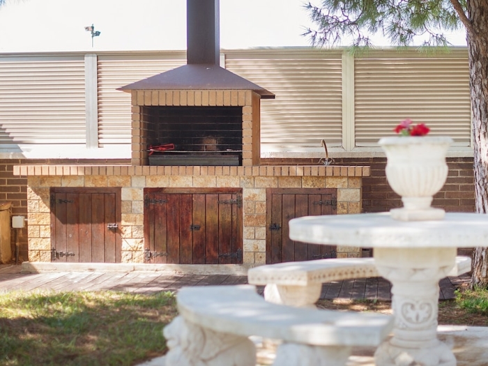 image R60 Villa con jardín y piscina 7