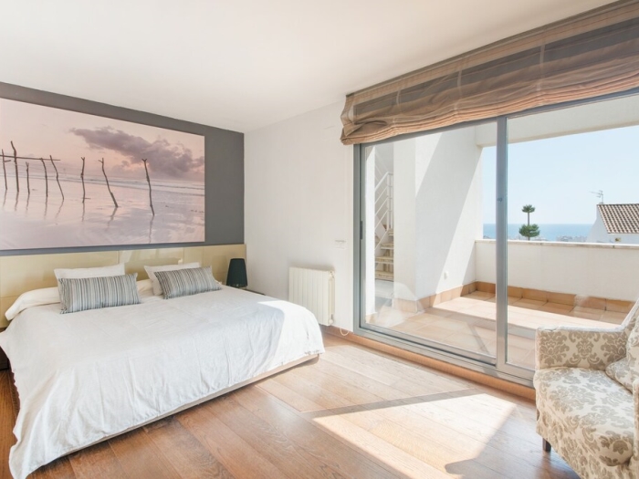 image R64 Luxury Villa Déjà View 950m from the Beach 2