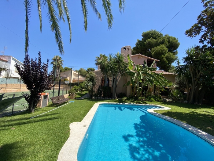 image R84 Villa con Piscina y pista de Tenis 13