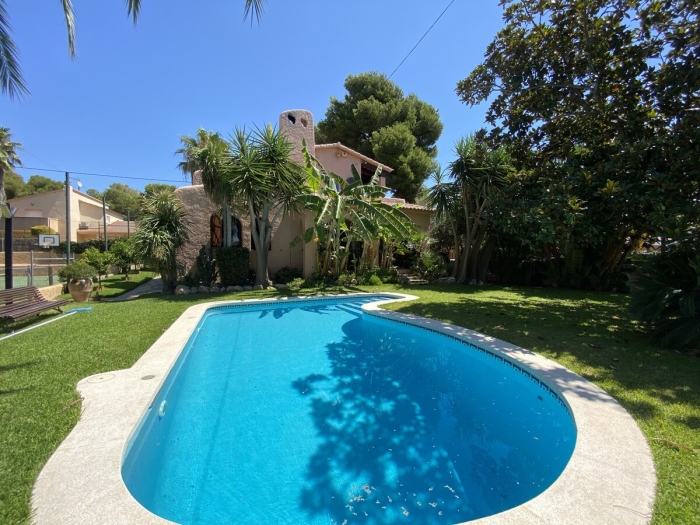image R84 Villa con Piscina y pista de Tenis 14