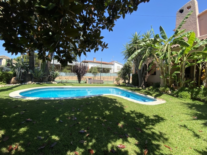 image R84 Villa con Piscina y pista de Tenis 15