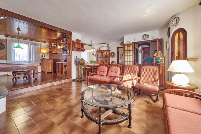 image R84 Villa con Piscina y pista de Tenis 1