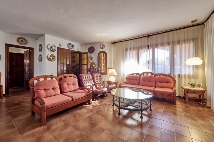 image R84 Villa con Piscina y pista de Tenis 24