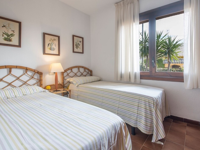 image R84 Villa con Piscina y pista de Tenis 34