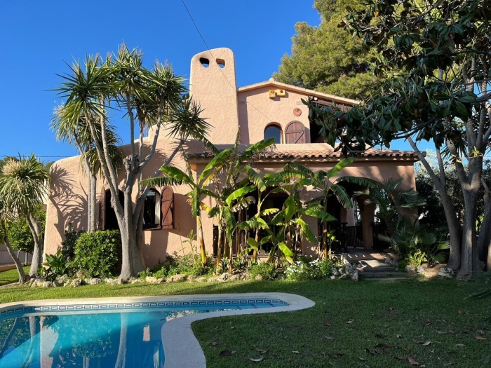 image R84 Villa con Piscina y pista de Tenis 3