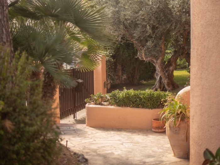 image R84 Villa con Piscina y pista de Tenis 6