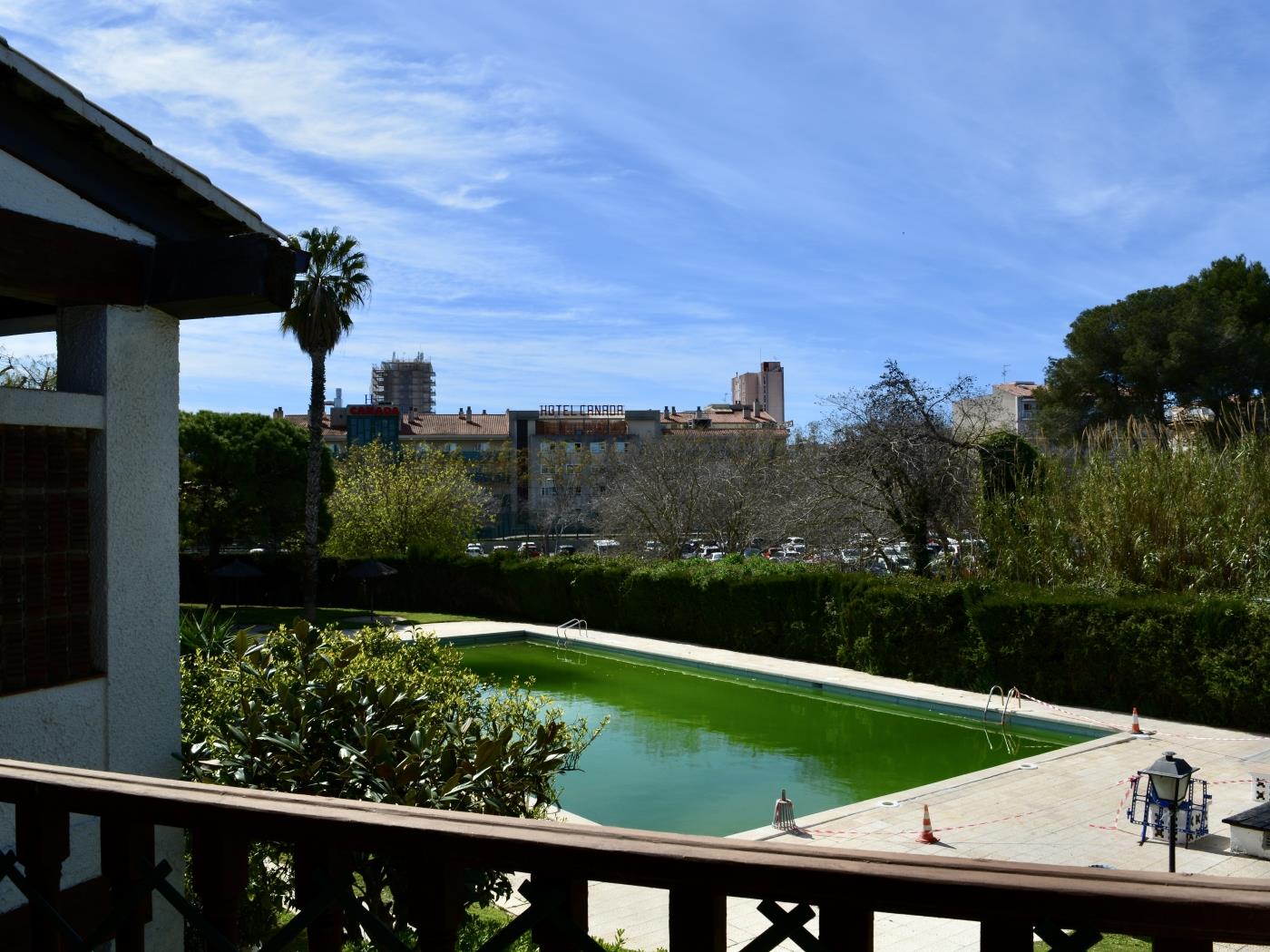image R97 Exclusiva casa adosada en venta delante de la piscina en Alorda Park 19
