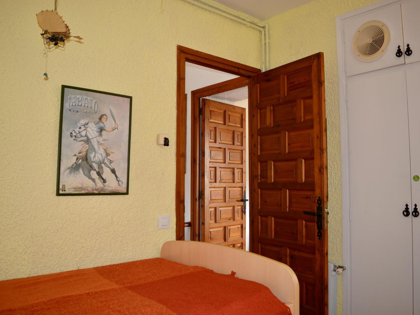 image R97 Exclusiva casa adosada en venta delante de la piscina en Alorda Park 24