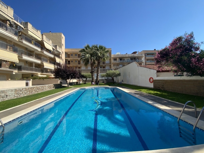 R128 Apartamento con piscina + parking