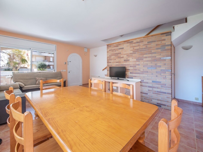 image R141 Manila Resort Patio 8