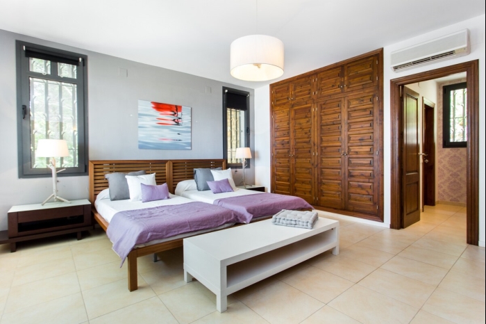 image TH06 Villa · Miami Platja · 6 dormitorios · 12 camas · 4 baños 13